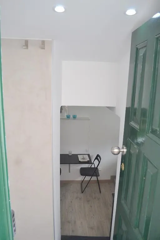Alfama Lisbon Studio Apartment
